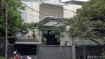 Foto: Situasi di Depan Rumah Besar Novanto di Kebayoran Baru