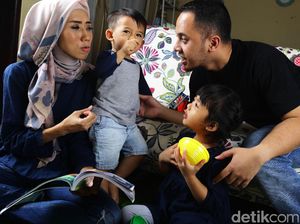 Cara Mengasuh Anak Laki-laki dan Perempuan, Haruskah Dibedakan?