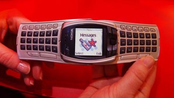 Nokia pun banyak mengeluarkan jenis model, termasuk yang aneh-aneh. Foto: Getty Images