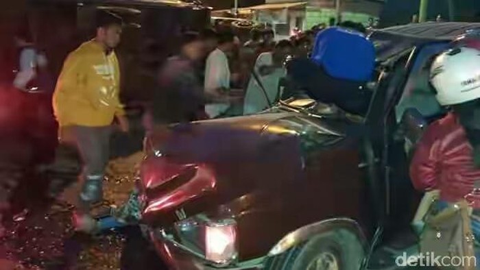 Kecelakaan Libatkan 4 Kendaraan di Mojokerto, 2 Orang Luka Parah