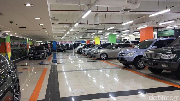 Suasana Mal MGK