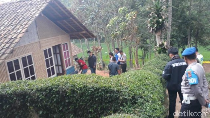 Densus 88 Geledah Rumah Terduga Teroris di Ibun Bandung
