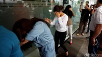 Begitu pula dengan para artis yang tertangkap bersamanya.