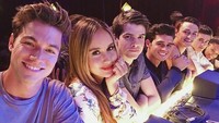 Mereka adalah lawan mainnya di serial televisi Crazy For The Boys. (Dok. Instagram/claurakiehl)