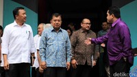 Ikut mendampingi pada kunjungan tersebut yakni Kasatlak Prima Ahmad Sutjipto, Ketua Inasgoc Erick Thohir, Staf Khusus Olahraga Taufik Hidayat, Plt. Deputi Bidang Peningkatan Prestasi Olahraga Yuni Poerwanti, Asdep Olahraga Prestasi Chandra Bhakti, Jubir Kemenpora Anindya Kusuma Putri dan Ketua PP PBVSI Imam Sudjarwo.