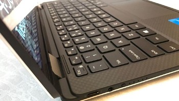 Alhasil membuat laptop ini dengan mudah dan aman dapat dibuka hanya dengan satu sentuhan atau anggukan kepala. (Foto: detikINET/Adi Fida Rahman)