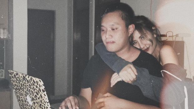 Kemesraan Oka Mahendra Putra dan Awkarin