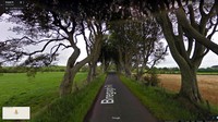 Masih tentang Kings Landing, ada Kingsroad, yaitu jalan yang harus dilewati untuk menuju ke ibu kota Westeros itu. Kingsroad ini diambil gambarnya di The Dark Hedges, Irlandia Utara (dok Google Street View) (dok Google Street View)