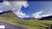 Padang rumput nan luas ini ternyata juga jadi lokasi syuting Games of Thrones. Ingat saat Jon Snow membawa Ygritte sebagai sandera? Di Pegunungan Frostfang, Hofoabrekka, Islandia inilah adegan tersebut diambil gambarnya (dok Google Street View)