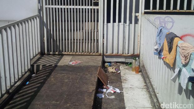 Tak Hanya Lorong Bau Pesing, JPO Asia Afrika Bandung Juga Tak terawat