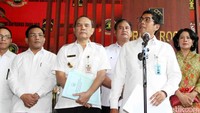 Kemenkum mencabut keputusan menteri nomor AHU-00282.60.10.2014 tertanggal 2 Juli 2014 mengenai pengesahan pendirian badan hukum HTI. Keputusan menteri itu dicabut dengan keputusan menteri AHU-30.AH.01.08 tahun 2017. Pencabutan status badan hukum dilakukan berdasarkan ketentuan Perppu Nomor 2/2017 tentang Perppu Ormas.