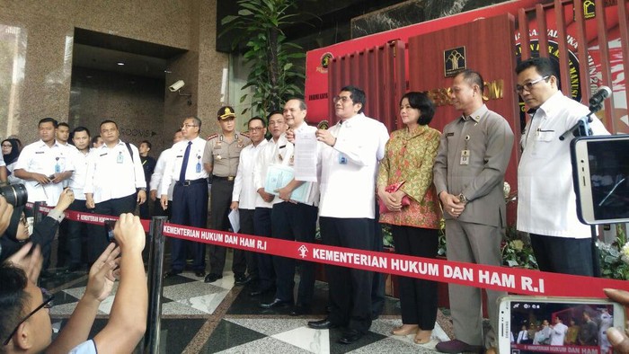 Jalan Meliuk Pemerintah Bubarkan HTI