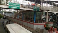 Dari sisi Mampang, tak hanya ada satu proyek underpass, tapi ada proyek lain, yaitu pembuatan halte TransJ yang baru. Foto: Wildan/detikcom