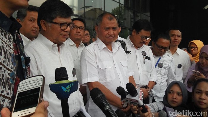 Dapat Dukungan Alumni ITS, Agus Rahardjo: Ini Teman dan Guru Saya