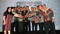 Delapan bank yang memberikan kredit adalah Bank BCA, Bank BJB, Bank Panin, Bank BPD DIY, Bank BPD Jateng, Bank Sumitomo Mitsui, Bank Shinhan dan Bank SBII.