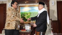 Pertemuan digelar di ruang kerja OSO, Kompleks Parlemen Senayan, Jakarta Pusat, Rabu (19/7/2017).