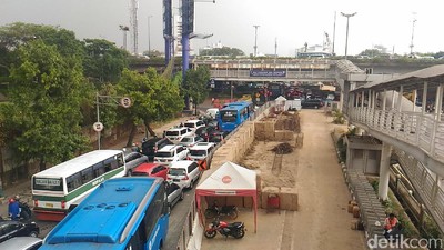 Tumpukan Proyek yang Bikin Mampang-Kuningan Tambah Macet