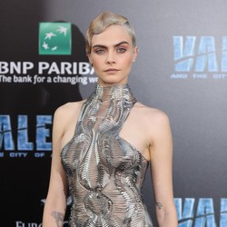 Cara Delevingne Blak-blakan Sempat Dekat dengan Amber Heard