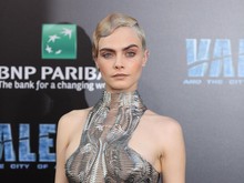 Cara Delevingne Blak-blakan Sempat Dekat dengan Amber Heard