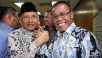 Amien menyebut penundaan itu karena dia akan melengkapi sebuah makalah tentang KPK yang dibawanya ke Pansus. Menurut Amien, makalah itu bersifat serius.
