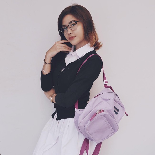 Awkarin memakai seragam SMA Foto: dok. Instagram (Awkarin)