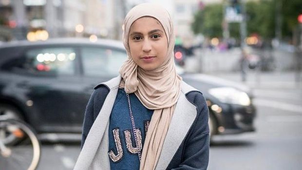 Sosok Wanita Cantik di Balik Emoji Hijab Apple