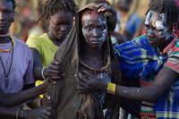 Para gadis di Kenya di sunat sebagai bentuk transisinya menuju dewasa (Siegfried Modola/REUTERS)