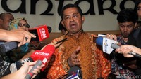 Idrus Marham memberikan keterangan pers usai bertemu Setya Novanto.