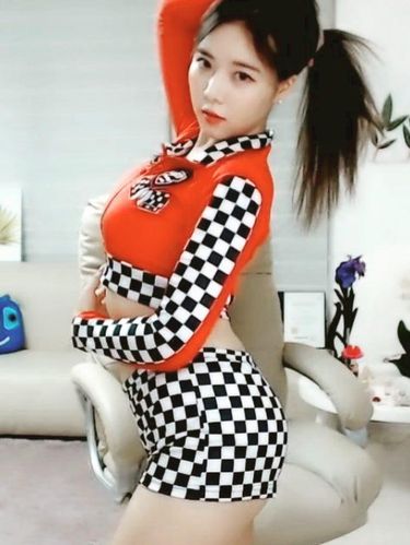 Curhat Bintang Internet Korea Tentang Sulitnya Jadi Wanita Berpayudara Besar