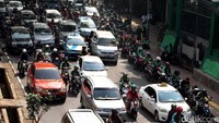 Puluhan ojek online ini berasal dari Grab, Go-Jek, serta Uber.