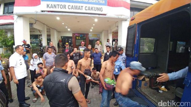 12 pengamen dan 'Pak Ogah' terjaring razia di Cakung.