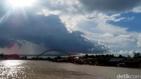 Sungai Kahayan sejak dulu merupakan urat nadi kehidupan masyarakat Borneo, yang memang mengandalakan sungai dalam banyak hal. Baik sebagai jalur transportasi untuk hasil kebun mereka, juga sebagai sumber penghasilan seperti pemanfaatan ekowisata susur sungai Kahayan dan budidaya ikan keramba.
