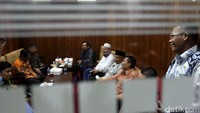 Namun, Amien Rais sempat melakukan pertemuan dengan sejumlah pimpinan dan anggota Pansus Hak Angket KPK.