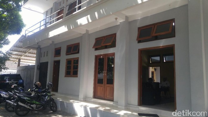 Dibubarkan, HTI Jateng Lepas Atribut di Kantor