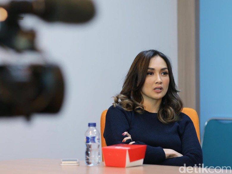 Foto: Sara Wijayanto saat menyambangi detikHOT (Nunu/dteikhot) Foto: Sara Wijayanto saat menyambangi detikHOT (Nunu/dteikhot)