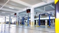 Diler ini berdiri di atas lahan seluas 4.027 m2 dengan area seluas 5.797 m2, outlet Plaza Toyota Citeureup mampu melayani 78 unit kendaraan/hari untuk perawatan umum (general repair). Pool/dok. Toyota.