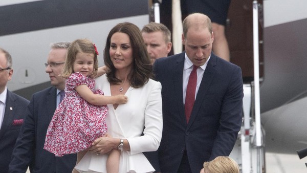 Foto: Momen Menggemaskan Pangeran George dan Putri Charlotte Saat Tur Eropa