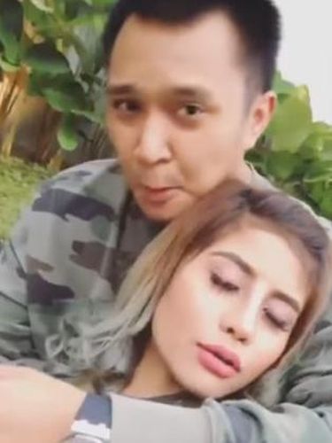 Melihat Peran Oka Mahendra Sebelum Meninggal untuk Karier Musik Awkarin