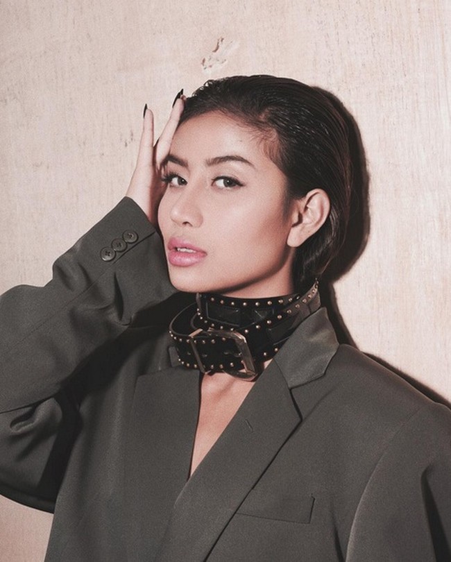 Wajah Awkarin memiliki transformasi yang cukup besar ketika sebelum dan sesudah pacaran dengan Oka Mahendra Putra Foto: Dok. Instagram/awkarin