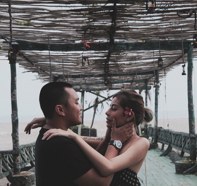 Setelah putus dengan Gaga, Awkarin pacaran dengan Oka Mahendra Putra Foto: Instagram/Awkarin