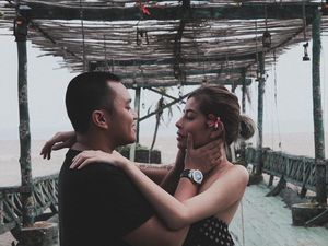 Mengenang Liburan Awkarin dan Oka Mahendra di Bali