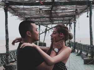 Mengenang Liburan Awkarin dan Oka Mahendra di Bali