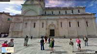 Beranjak ke Kota Sibenik, Kroasia ada lokasi yang jadi latar belakang The House of Black and White, tempat Arya Stark menimba ilmu ke Jaqen Hghar. Lihat saja Katedral St Jacob ini, mirip dengan The House of Black and White bukan? (dok Google Street View)