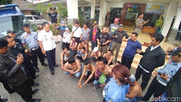 12 pengamen dan 'Pak Ogah' terjaring razia di Cakung.