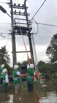 83 Persen Listrik Sudah Dipulihkan Pasca Banjir Belitung Timur