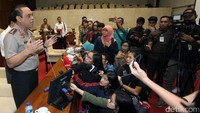 Selain itu, Wakapolri juga bicara soal polemik jemput paksa Miryam S Haryani ke Pansus. Wakapolri akan mengedepankan komunikasi terlebih dahulu.