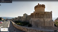 Daenerys Targaryen, The Mother of Dragons pergi ke The House of Undying untuk mengambil kembali naga yang dicuri darinya. Lokasi adegan ini difilmkan mengambil tempat di Menara Minceta, Dubrovnik, Kroasia (dok Google Street View)