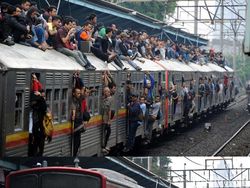 Membandingkan Potret KRL Dulu dan Sekarang