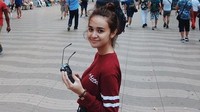 Meski lelah, ia tampak senang kala berjalan-jalan menikmati kota tersebut. (Dok. Instagram/michelleziu)