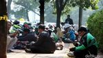 Ngetem di Pinggir Jalan, Ojek Online Bikin Macet